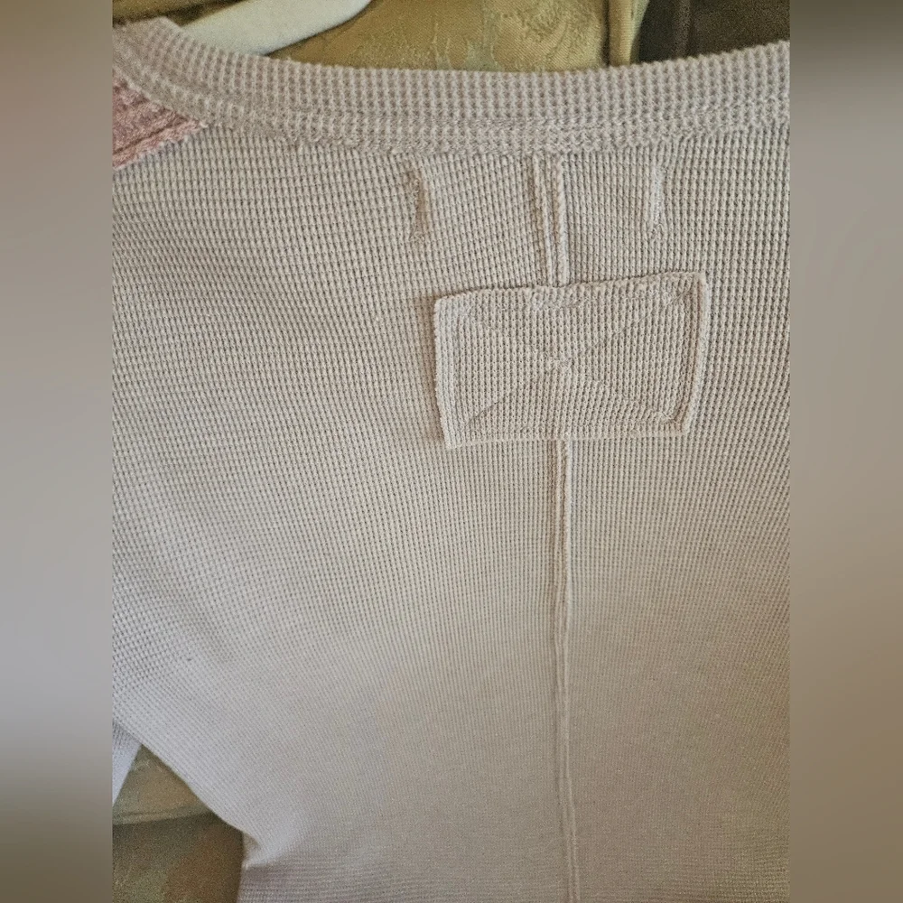 NWOT FREE PEOPLE We the Free Top Womens Tasha Thermal PinkTwo Tone Snap Cuffs - Picture 5 of 10